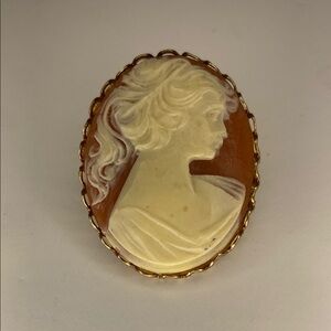 Elegant Cameo Lady Brooch - Ivory Colour and Gold Tone Carved Shell